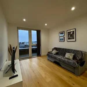  Apartment Spacious 2 Bedroom Penthouse Retreat