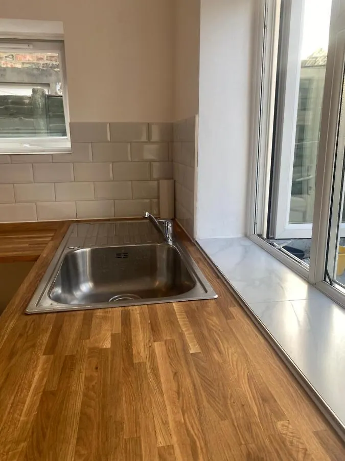 Cosy House In Newham Apartment London Homestay