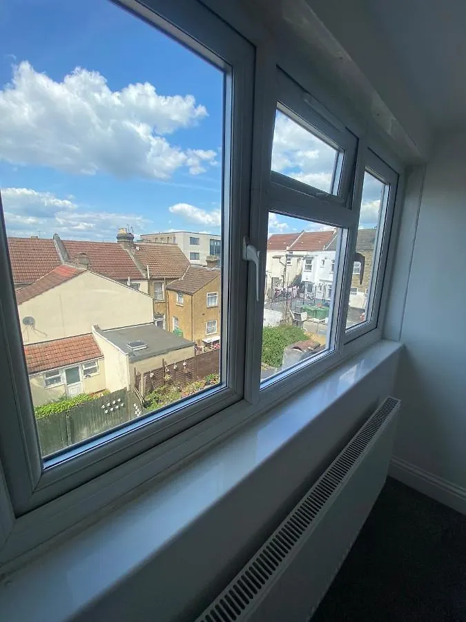 Cosy House In Newham Apartment London Homestay